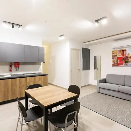 Apartment 13-hosted By Sweetstay *